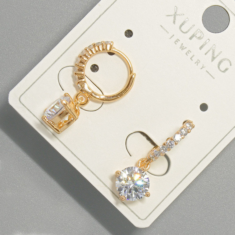 Xuping Earrings with White Rhinestones and a Crystal, 7 mm Diameter, 18K Gold Plating