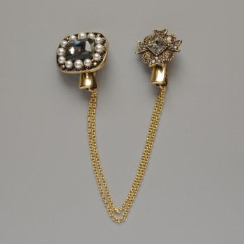 Brooch for Cardigans 'Accent' with Gray Crystals, White Beads, Golden Metal — 25×25 mm and 21×25 mm elements, chain 12 cm