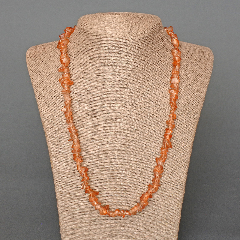 Beaded necklace with tinted rose quartz chips, bead diameter 8x4 mm, length 57-62 cm+-