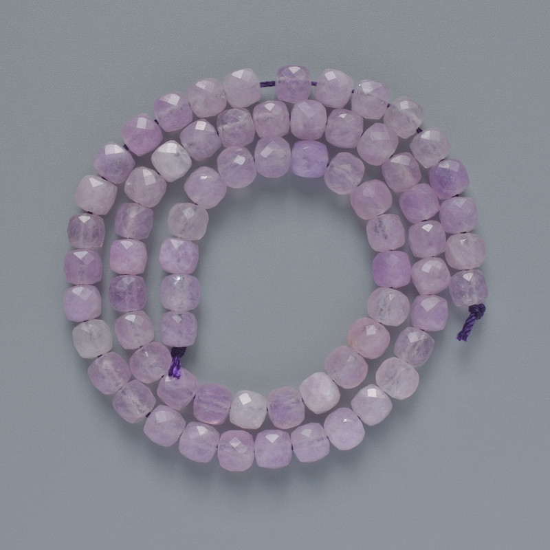 Lavender amethyst natural gemstone beads, faceted cube, 6 mm diameter, 38 cm length ± on thread