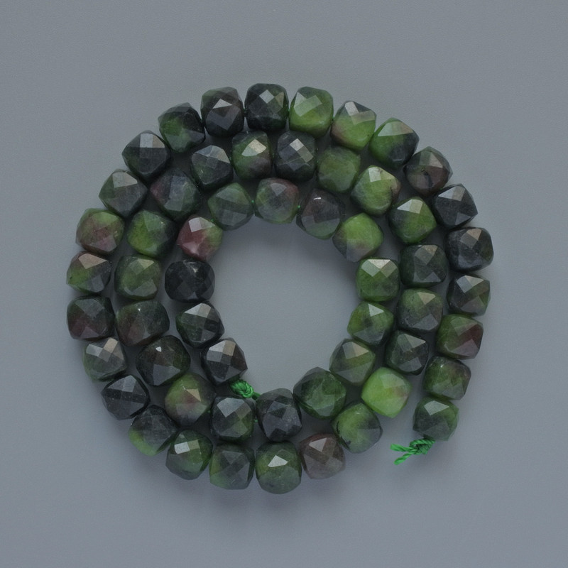Zoisite Beads, Natural Stone, Faceted Cubes, 7mm Diameter, 38cm Length on Thread