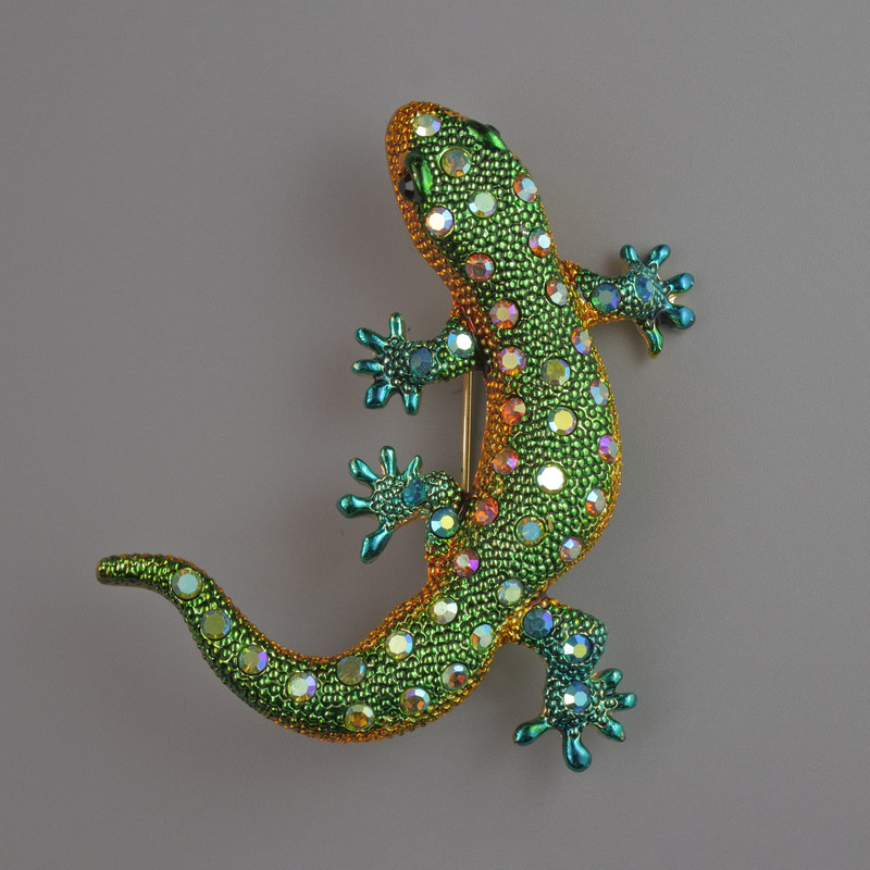 Lizard brooch pendant in green and yellow enamel, pink and green crystals, gold-tone metal 54x46mm