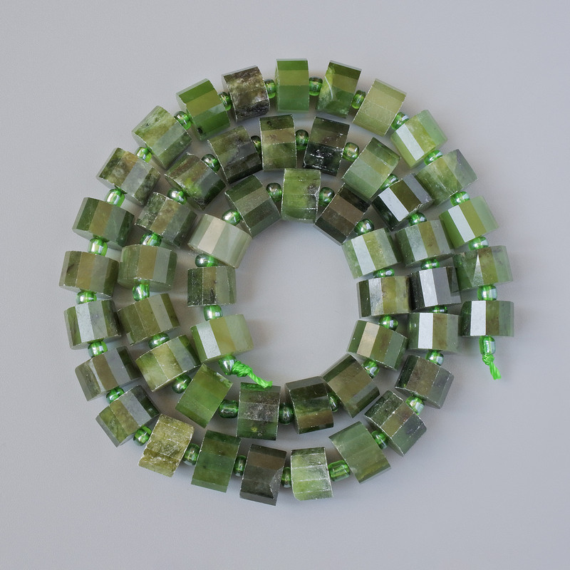 Canadian Jadeite Beads natural stone faceted discs, diameter 8x6 mm, length 38 cm +/-, with seed beads on thread