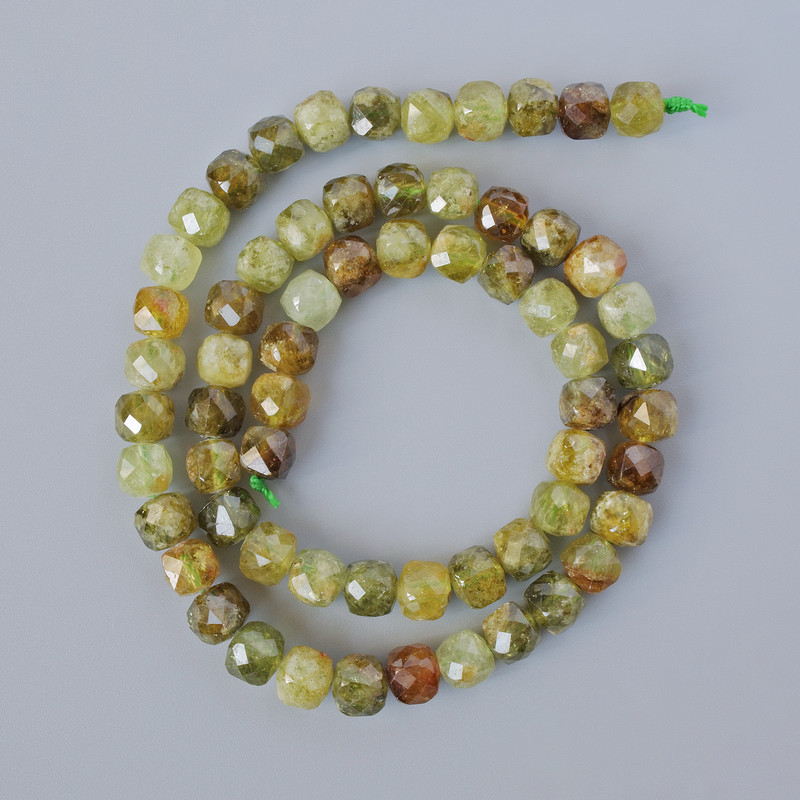 Grossular Beads (Green Garnet), natural faceted cube gemstone, diameter 5mm, length 39cm on thread