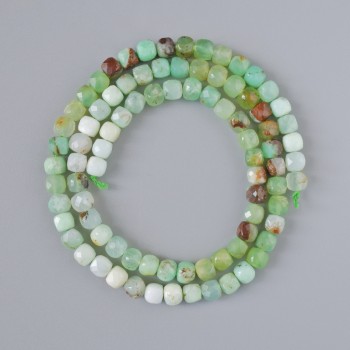 Chrysoprase beads, natural stone, faceted cube, diameter 4–5 mm, length about 39 cm on a thread