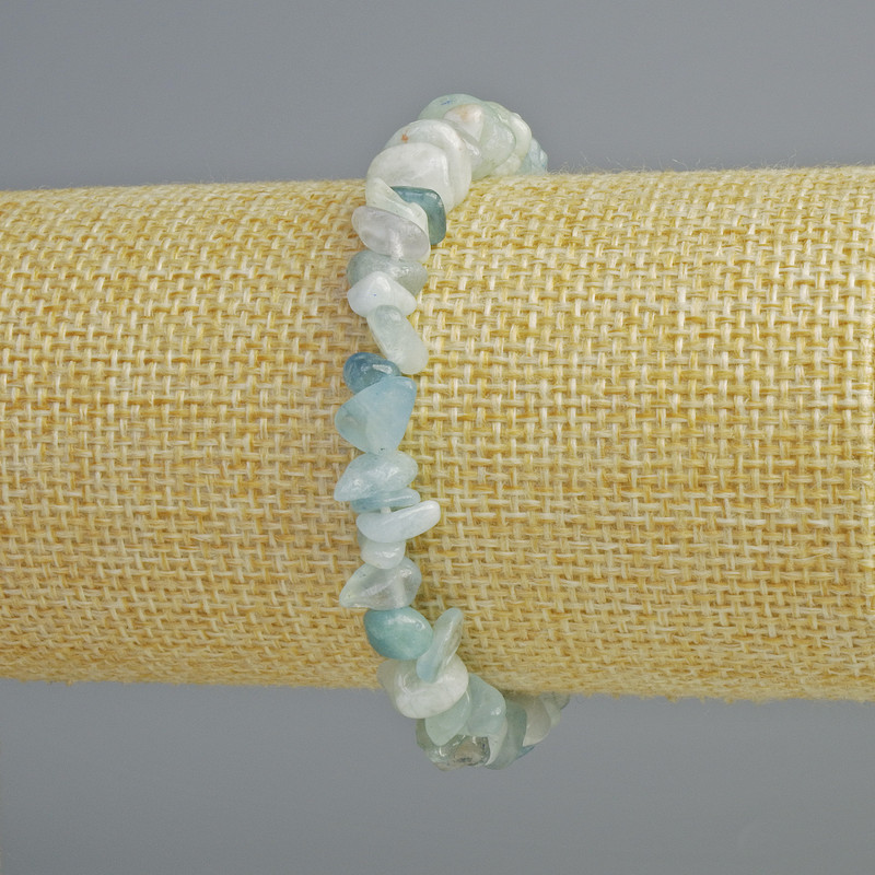 Aquamarine bracelet with natural stone chips, diameter 8x3 mm, length 18 cm (stretch)