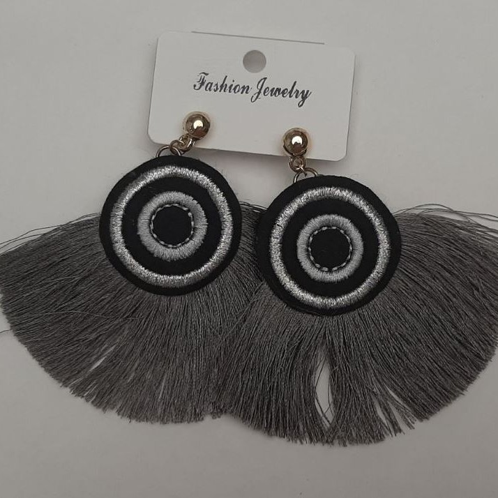 Stud earrings Kytytsi, gray color, length 8 cm, metal color gold