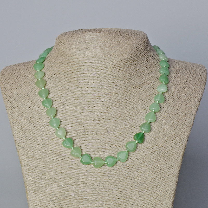 Nephrite necklace with heart-shaped natural stone beads, diameter 10x10x5 mm+-, length 45-47 cm+