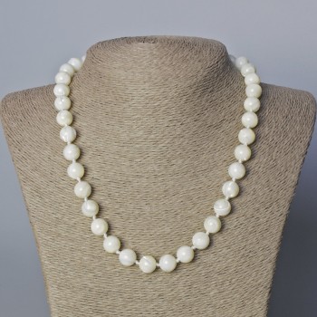 Necklace with natural mother-of-pearl beads, smooth, 10 mm diameter, 45–50 cm long