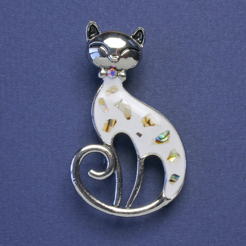 Cat brooch-pendant with white enamel and Haliotis, silver-tone metal, 50x30mm+