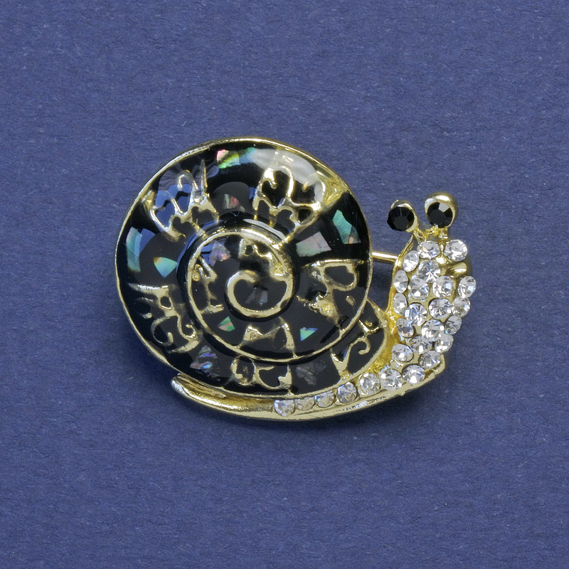 Brooch 'Snail' Chalcedony, White Crystals, Gold-Tone Metal 20x26mm+