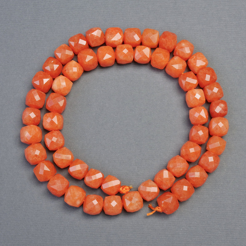 Mashan Nephrite Beads - Faceted Cubes, diameter 7x7 mm, length 37 cm