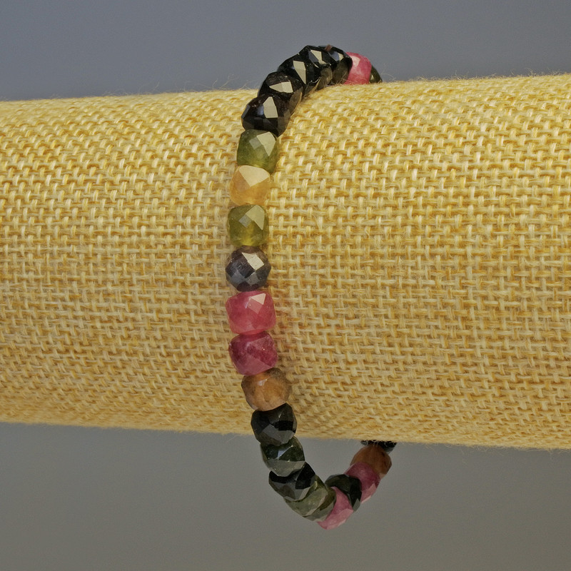 Faceted Tourmaline Cube Bracelet 6×5 mm, 5 mm, 18 cm stretch