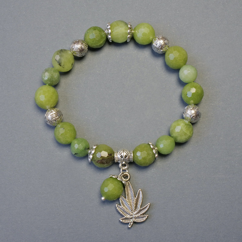 Jadeite Faceted Bead Bracelet, 8–10 mm diameter, 18 cm length, stretch