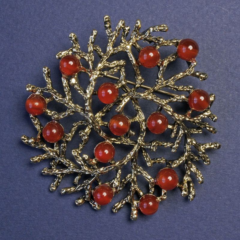 Brooch pendant 'Sprigs' with Carnelian, golden metal 60mm+