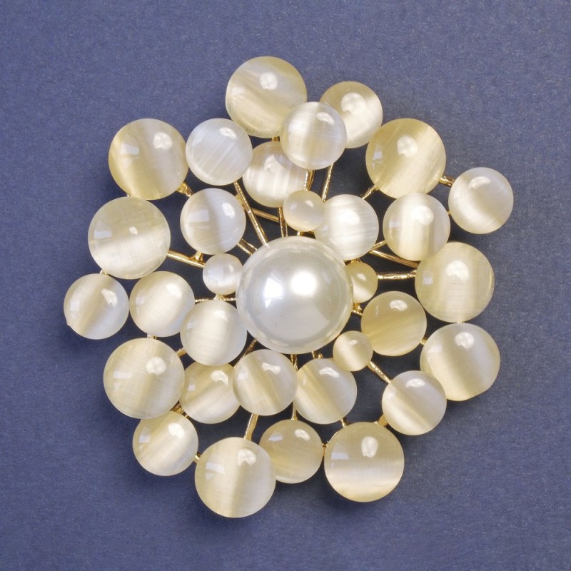 Beige Cat's Eye Stone (synthetic) and Pearl (imitation) Brooch, 55 x 55 mm, silver-toned metal