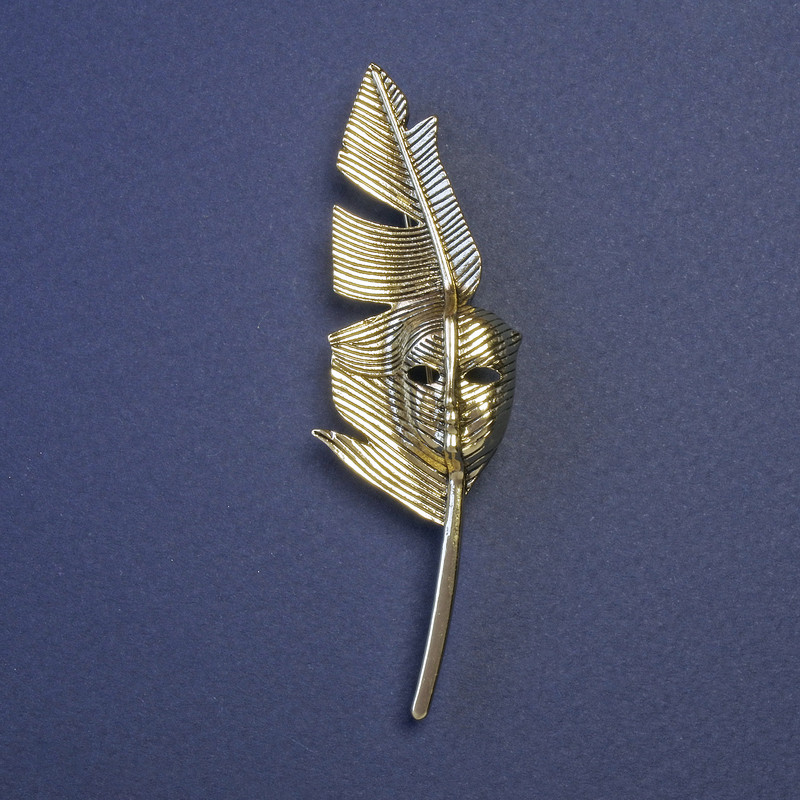 Brooch pendant Writer's Feather with Mask in dark antique gold metal 80×23 mm-+