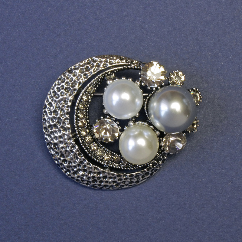 Accent Crescent Moon Brooch with Pearls (Imitation) 35x40mm +/- Silver-Toned Metal