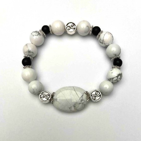 Bracelet with Kaolinite beads, 10 mm diameter round, 25×18 mm oval Shungite, 18 cm length, stretch