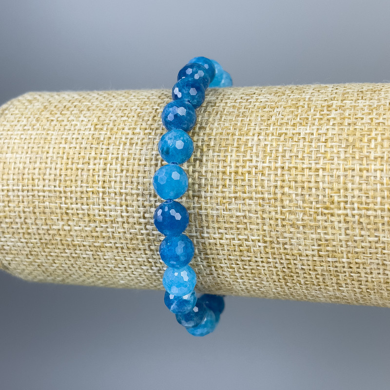 Apatite bracelet with faceted 8mm beads, 18 cm length, stretch