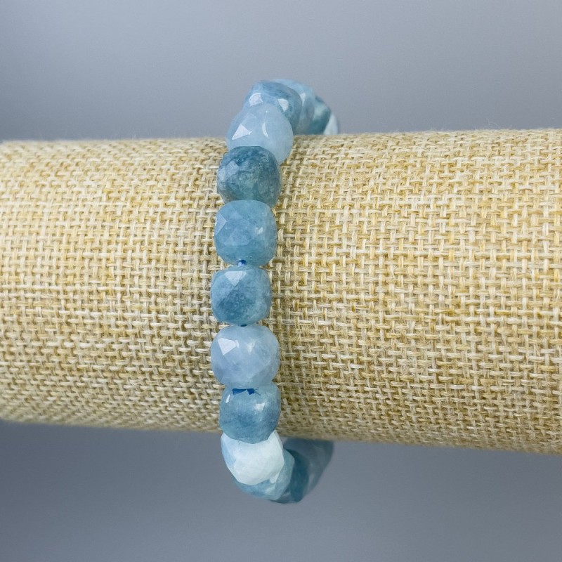 Faceted Aquamarine Bracelet, cube beads 9x9 mm, length 18 cm, stretch