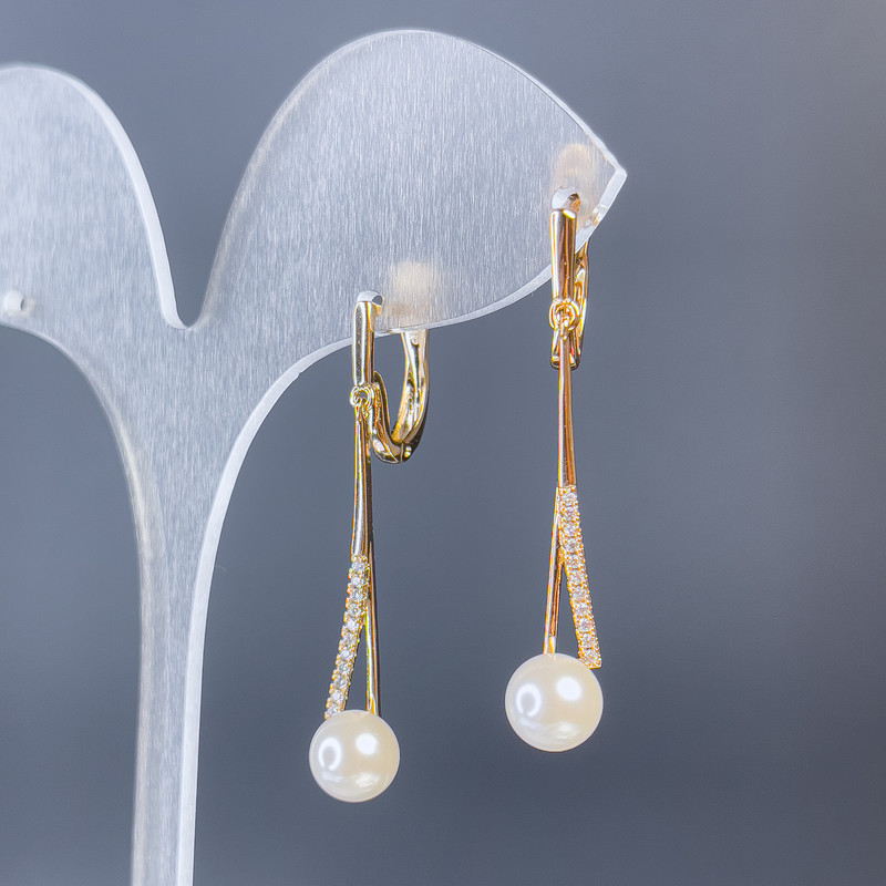 Xuping Earrings 18k Gold Plating with Pearl, 7 mm diameter and white crystals, 38 mm length +
