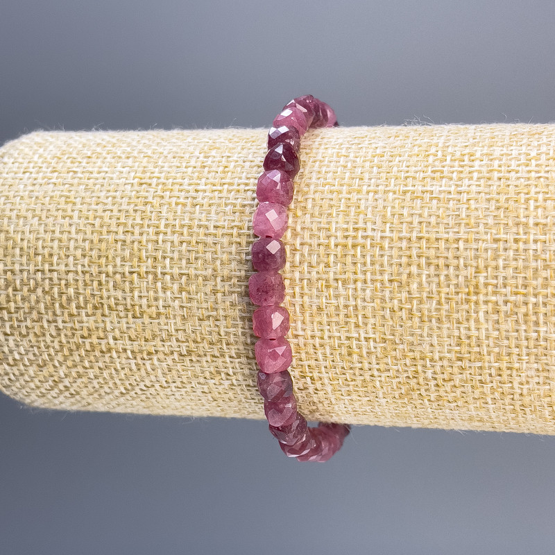 Faceted Tourmaline Cube Bracelet, 5 mm diameter, 18 cm length, stretch