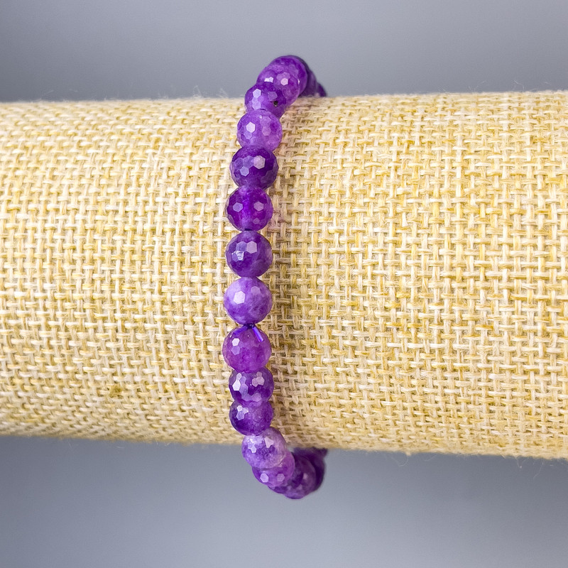 Sugilite Bracelet with Faceted Bead, 6mm Diameter, 18cm Length, Stretch