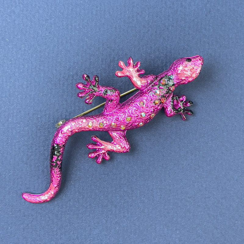 Lizard Brooch in Pink with Iridescent Crystals 29x74 mm+