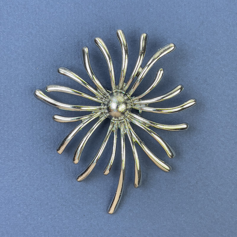 Brooch Chrysanthemum Flower in Silvery Metal 61x71 mm+