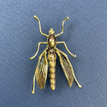 Brooch 'Insect' in brown and golden metal, diameter 39 mm ±, length 42 mm ±