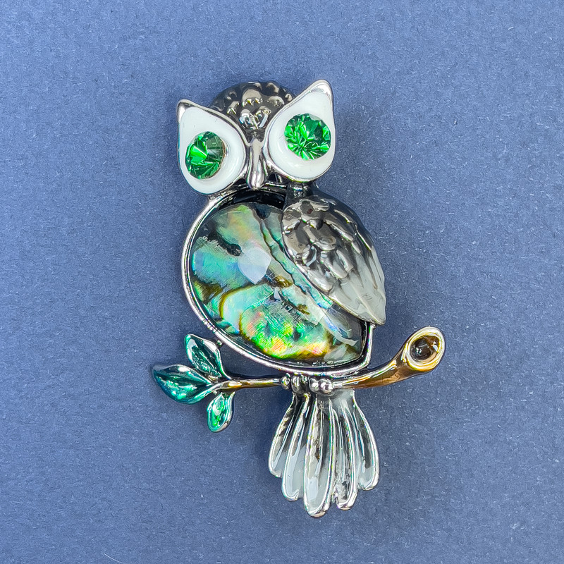 Brooch Owl Halite enamel with green crystals, silver-toned metal, diameter 35 mm, length 50 mm.