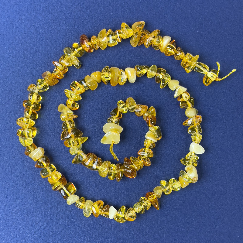 Amber chip beads 7x4 mm on a thread, length 38 cm+