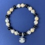 Beige natural mother-of-pearl bracelet with a smooth bead, 8.5 mm diameter and agate, length 18 cm ± stretch