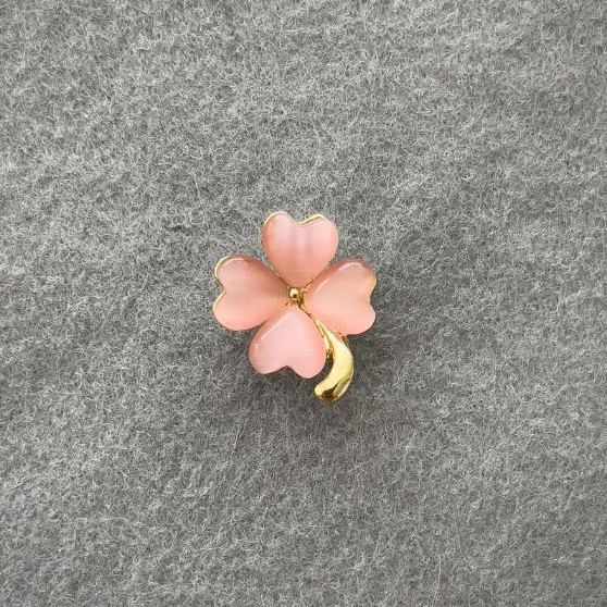 Four-Leaf Clover Brooch with Pink Cat's Eye, Golden Metal 21×16 mm+