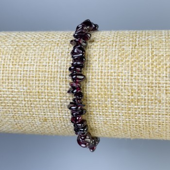 Garnet Chip Bracelet, 6x3 mm, 18 mm length, stretch
