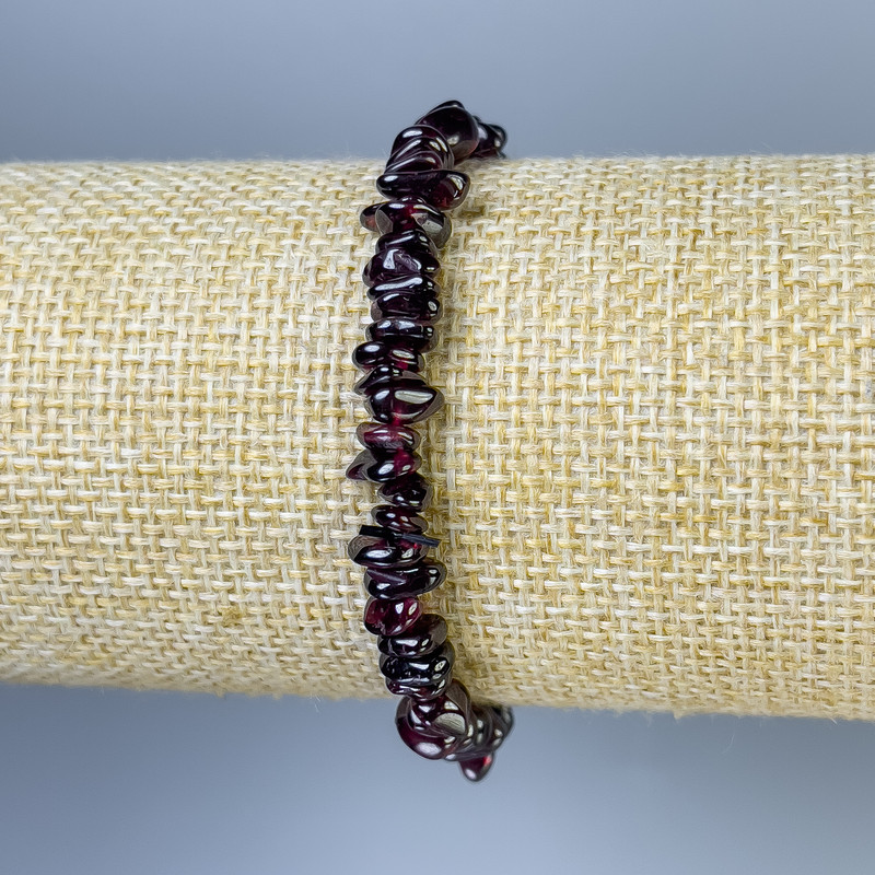 Garnet Chip Bracelet, 6x3 mm, 18 mm length, stretch