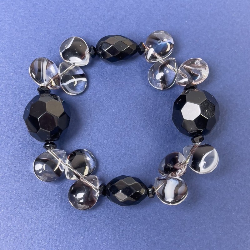 Bracelet with Murano Glass Butterfly, diameter 15×12 mm ±; faceted agate bead 18 mm ±; faceted barrel bead 16×12 mm ±; length 18 mm ±; stretch