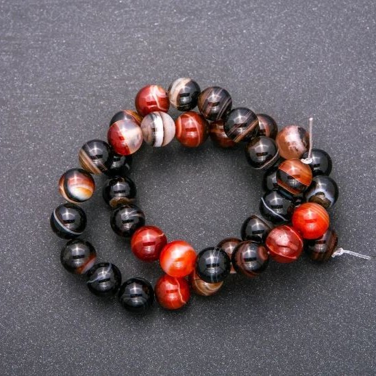 Agate Beads on Thread, Smooth Spheres, 10 mm Diameter, Length 38 cm