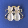 Brooch 'Cats' with White Cat's Eye and White Crystals, Gold-Tone Metal, 31x38mm