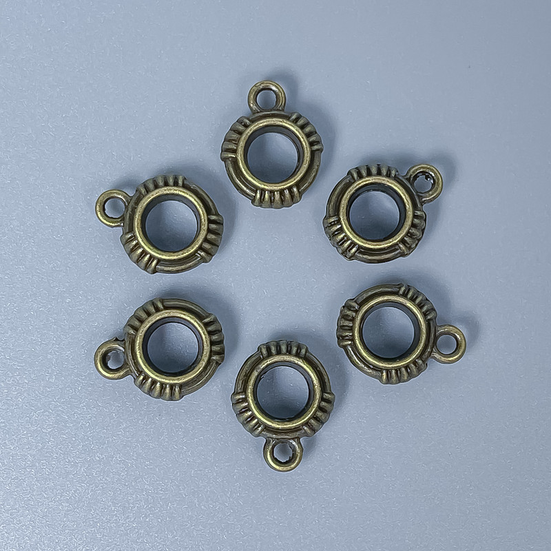 Bronze-colored bail findings, dimensions 13×10×4 mm +/- with hole diameters of 5 mm +/- and 1.5 mm +/-; packaging 18 pcs