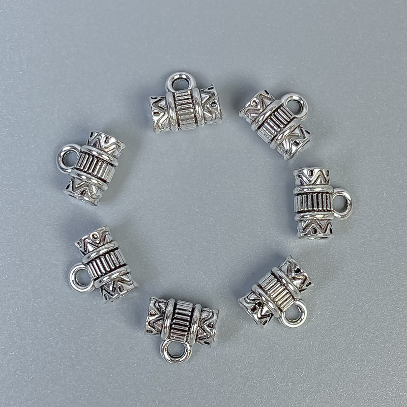 Bail hardware, silver color, dimensions 8×8×4 mm +/-, hole diameter 3 mm +/-, diameter 1.8 mm +/-; packaging 20 g (~45 pcs)