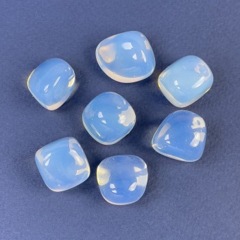 (price per 100 g) Opalite synthetic gemstone cabochon ("Moonlit") - dimensions 15-18 mm (+/-) - weight 6-9 g - /pc