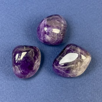 (price per 100 g) Amethyst tumbled stone — natural souvenir stone ~ dimensions 20x25 mm (±) ~ weight 12-16 g (±) per piece