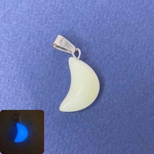 Pendant 'Moon' Onyx that Glows in the Dark