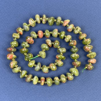 Heliotrope Jasper Beads, Faceted, 8-11×5-6 mm, with 3 mm seed beads, on a thread, length 40 cm