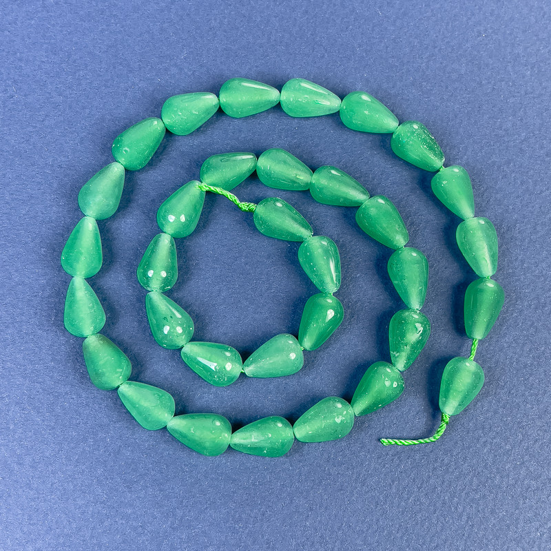 Nephrite drop beads 12x8 mm on thread, length 39 cm+