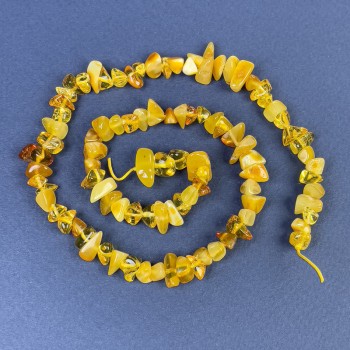 Amber chip beads 7–10×4 mm on a thread, length 39 cm+