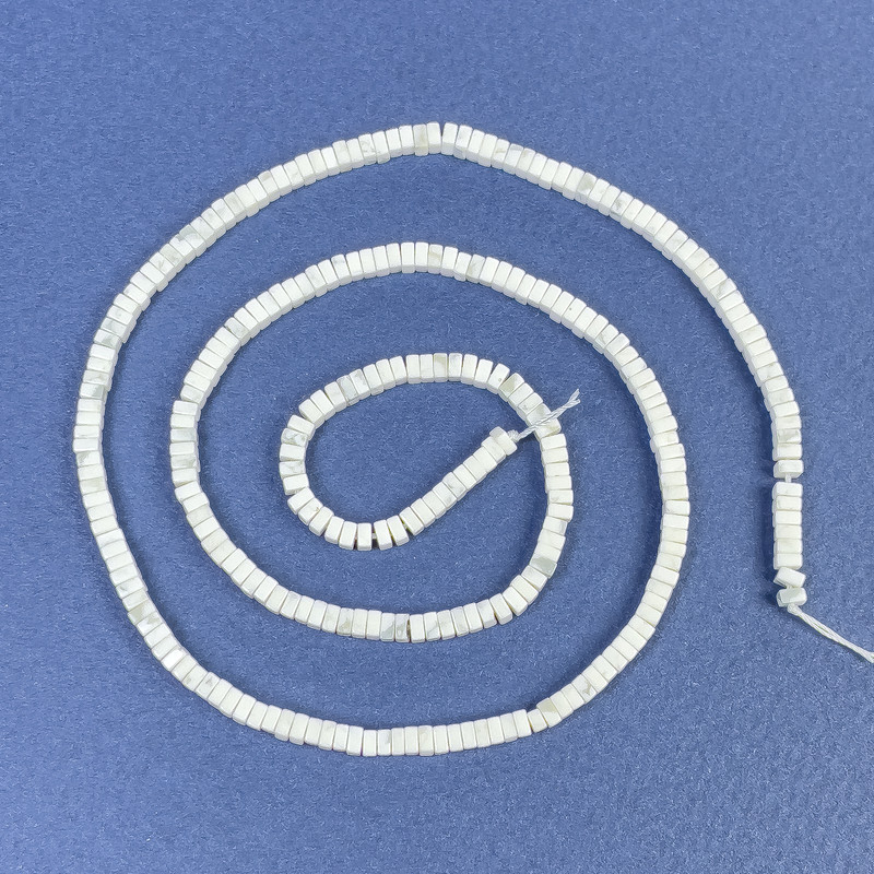 Kakholong Beads Square Rondel 2.5×1 mm on a Thread, Length 39 cm+