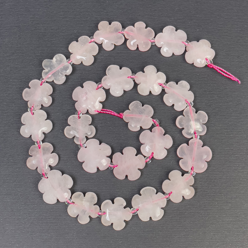 Beads of rose quartz natural stone flower-shaped, diameter 15×6 mm ± hole, hole diameter approx. 1 mm ± seed beads, diameter 3 mm, length 41 cm+